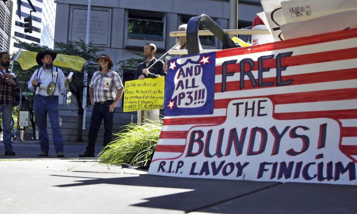Protestors gather outside the federal courthouse in Portland, Ore., Tuesday, Sept. 13, 2016. The trial of The Bundy brothers, Ammon and Ryan, and five others are on trial nine months after the armed occupation of a wildlife refuge in Oregon as government prosecutors begin opening statements today in Portland.(AP Photo/Don Ryan)
