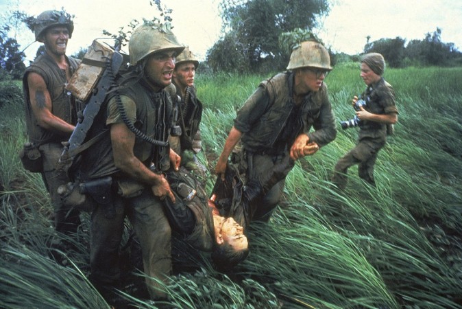 Marines recovering a comrade while under fire in Vietnam in 1966. (Larry Burrows CC BY 2.0 https://goo.gl/sZ7V7x via Flickr)