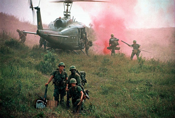 The troops of the 1st. Cavalry Division during an operation near the Ashau Valley in the northern part of South Vietnam. (Philip Jones Griffiths CC BY 2.0 https://goo.gl/sZ7V7x via Flickr)