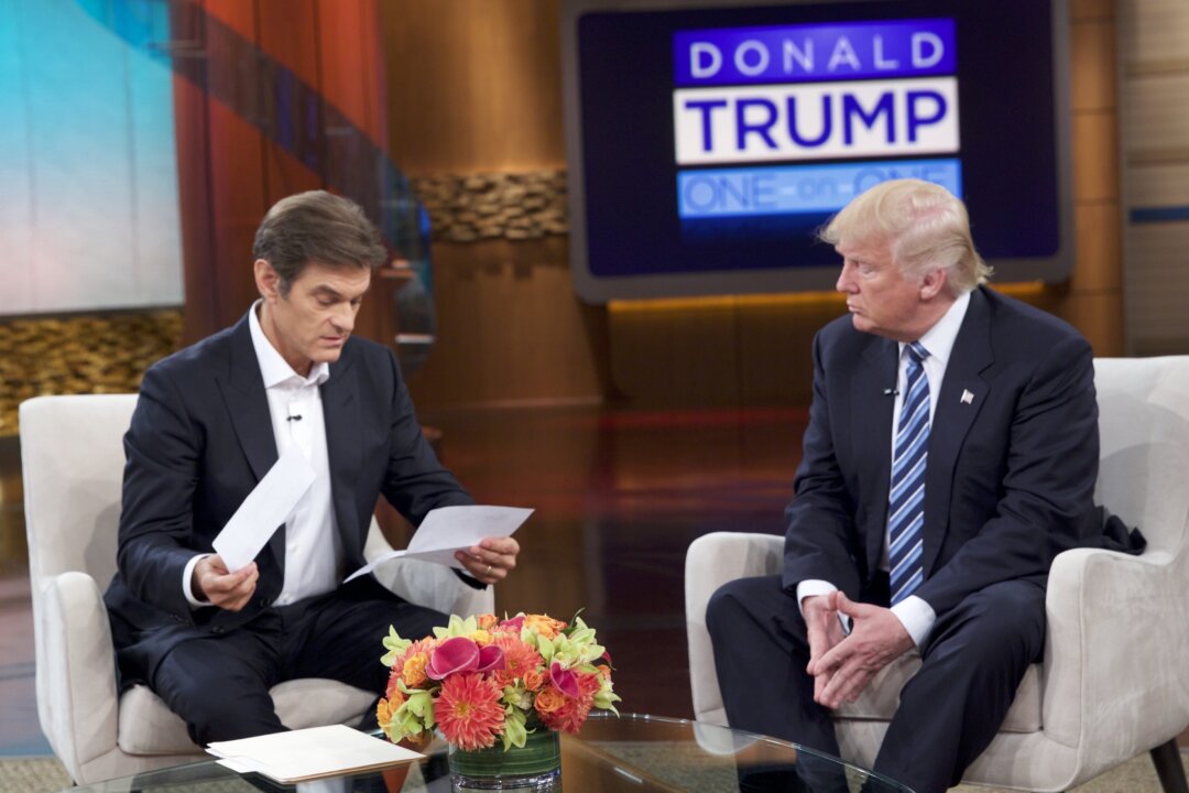Trump Backs Mehmet Oz in Pennsylvania Rally