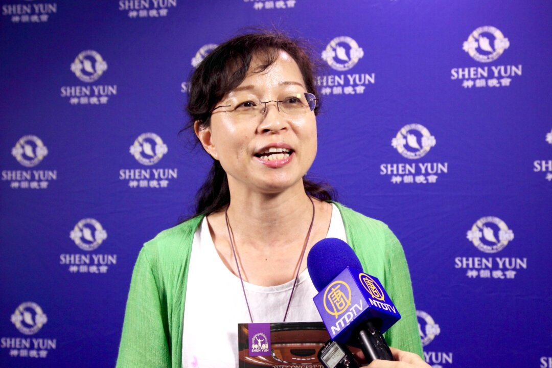 Mao Pei-rong, a Taiwanese orchestra conductor, says she is greatly inspired after seeing Shen Yun Orchestra, at Zhongli Arts Hall, on Sept. 17, 2016. (Li Xian-zhen/Epoch Times)