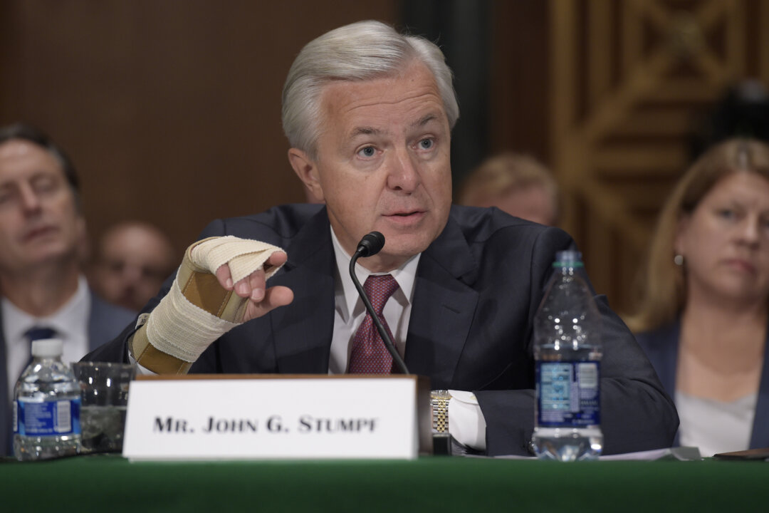 Wells Fargo CEO John Stumpf Resigns Effective Immediately | The Epoch Times