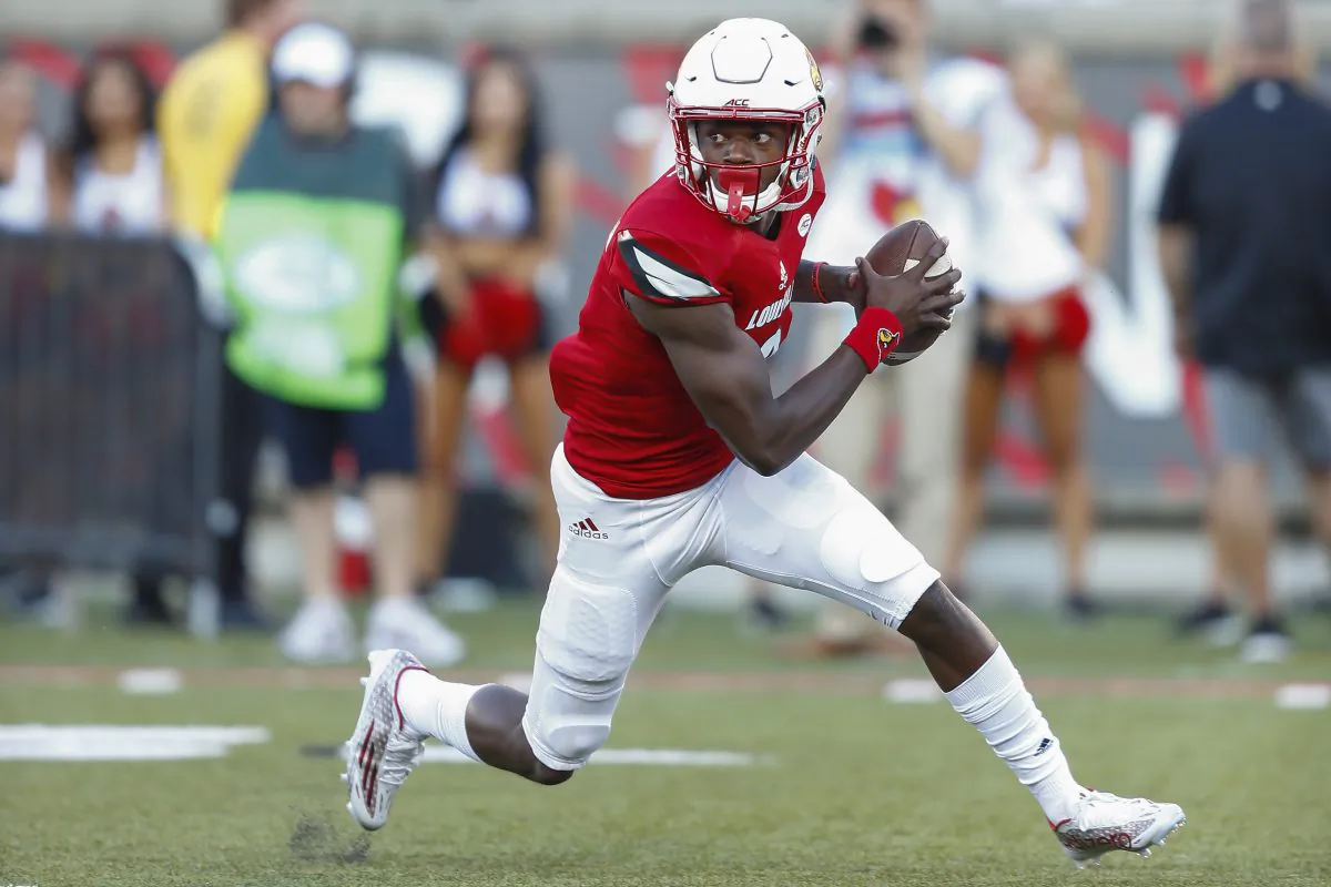 Quarterback Lamar Jackson of the Louisville (Michael Hickey/Getty Images) 