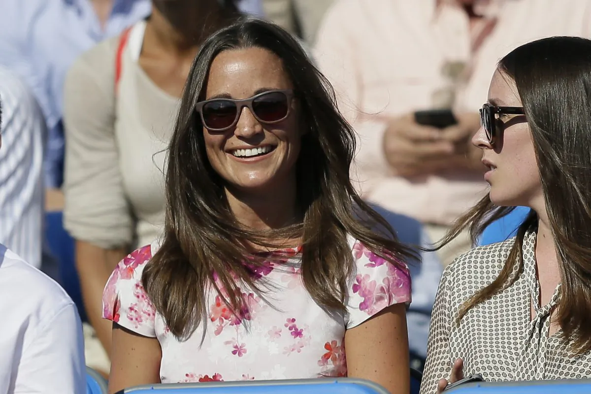 Pippa Middleton (L), the sister of Kate, the Duchess of Cambridge, watches the quarterfinal tennis match between Canada's Milos Raonic and France's Gilles Simon on the fifth day of the Queen's Championships in London, on June 19, 2015. (AP Photo/Tim Ireland)