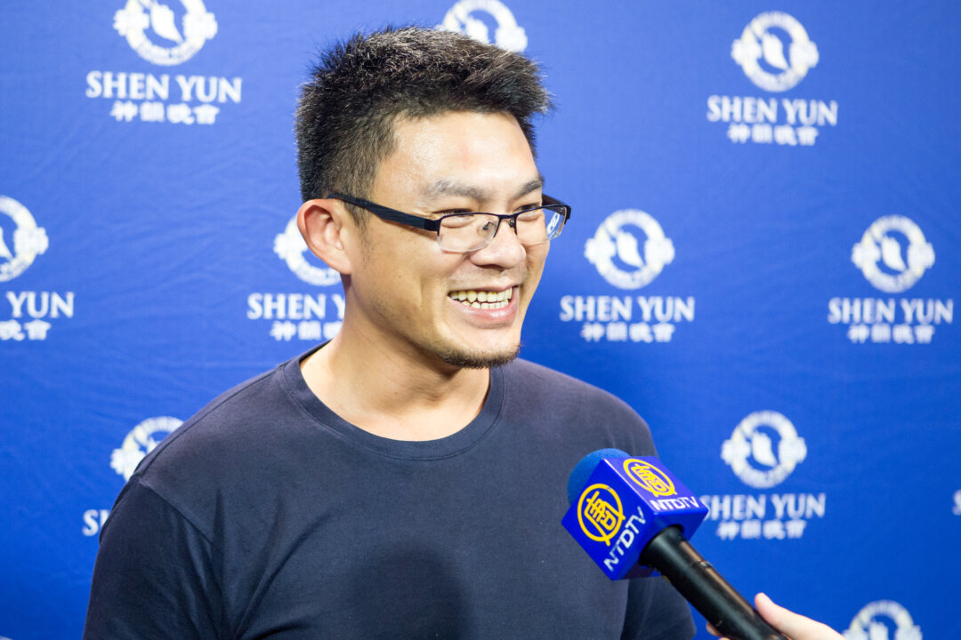 Chen Shih-chieh, director and resident conductor of Lanyang Symphony Orchestra, is back for another experience with Shen Yun at Yilan, Taiwan on Sept. 22, 2016. (Tseng Han-tung/Epoch Times)