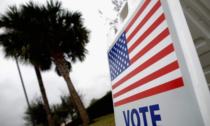 A sign lets voters know they can cast early ballots for the Floriday primary election at the South Creek Branch Library in Orlando, Fla., on Jan. 27, 2012. (Chip Somodevilla/Getty Images)