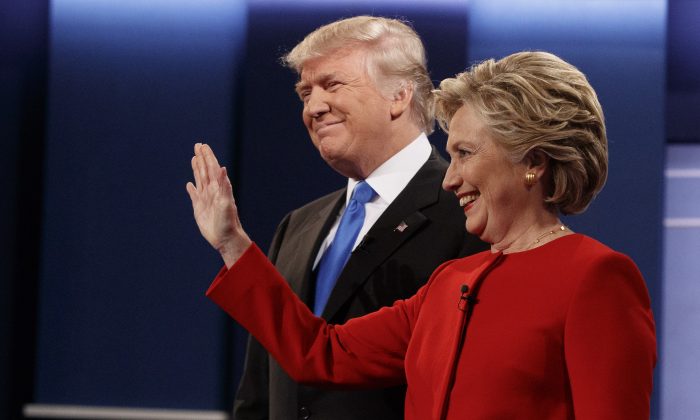 Republican presidential candidate Donald Trump (L) and Democratic presidential candidate Hillary Clinton before the first presidential debate at Hofstra University in Hempstead, New York, on Sept. 26, 2016. (AP Photo/ Evan Vucci)