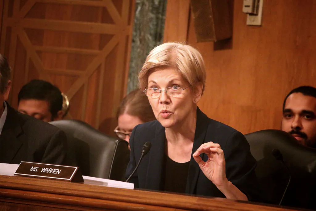 Senator Elizabeth Warren (D-Mass.) lambasts the CEO of Wells Fargo & Co. at a hearing of the Senate Banking Committee, Sep. 20. (Gary Feuerberg/Epoch Times)