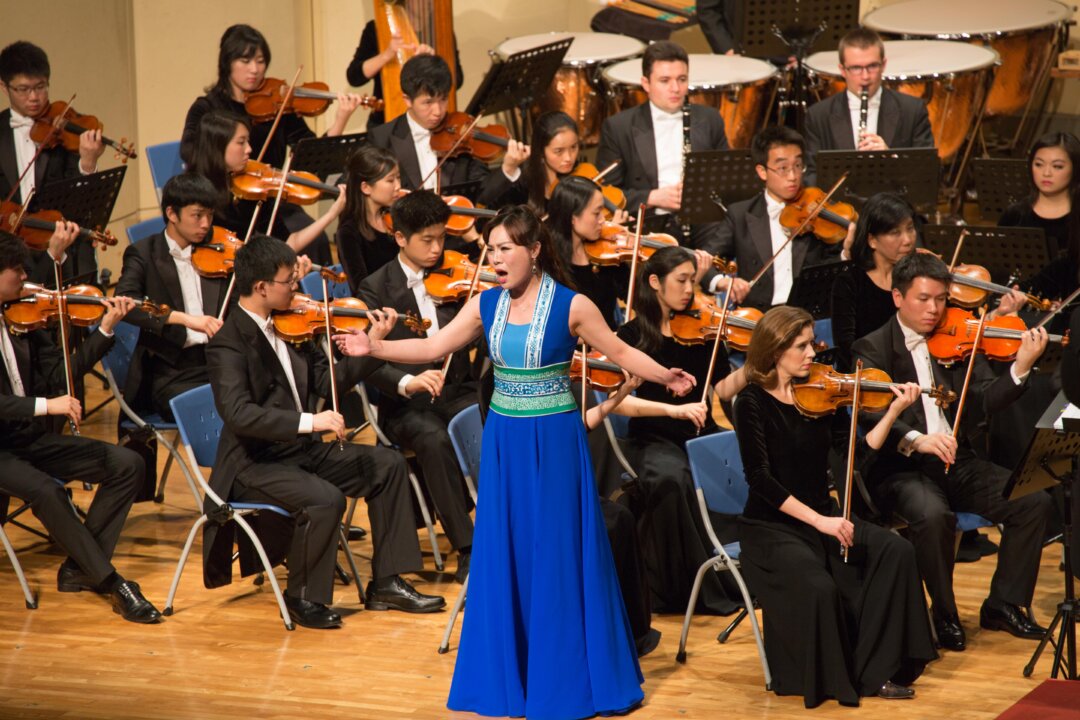 Soprano Geng Haolan performs at Yunlin Culture Department Performance Hall, on Sept. 26, 2016. (Cheng, Shun-li/Epoch Times)