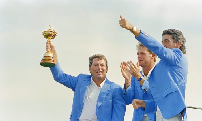 U.S. Ryder teammates (L-R) Lanny Watkins, Payne Stewart, and Corey Pavin, salute their wives during closing ceremonies for the 1991 Ryder Cup in Kiawah Island, S.C., Sept. 29, 1991. (AP Photo/Charles Rex Arbogast) 