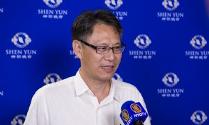 Listening to Shen Yun Symphony Orchestra, Taiwanese Orchestra Director Finds Himself Brought Back in Time