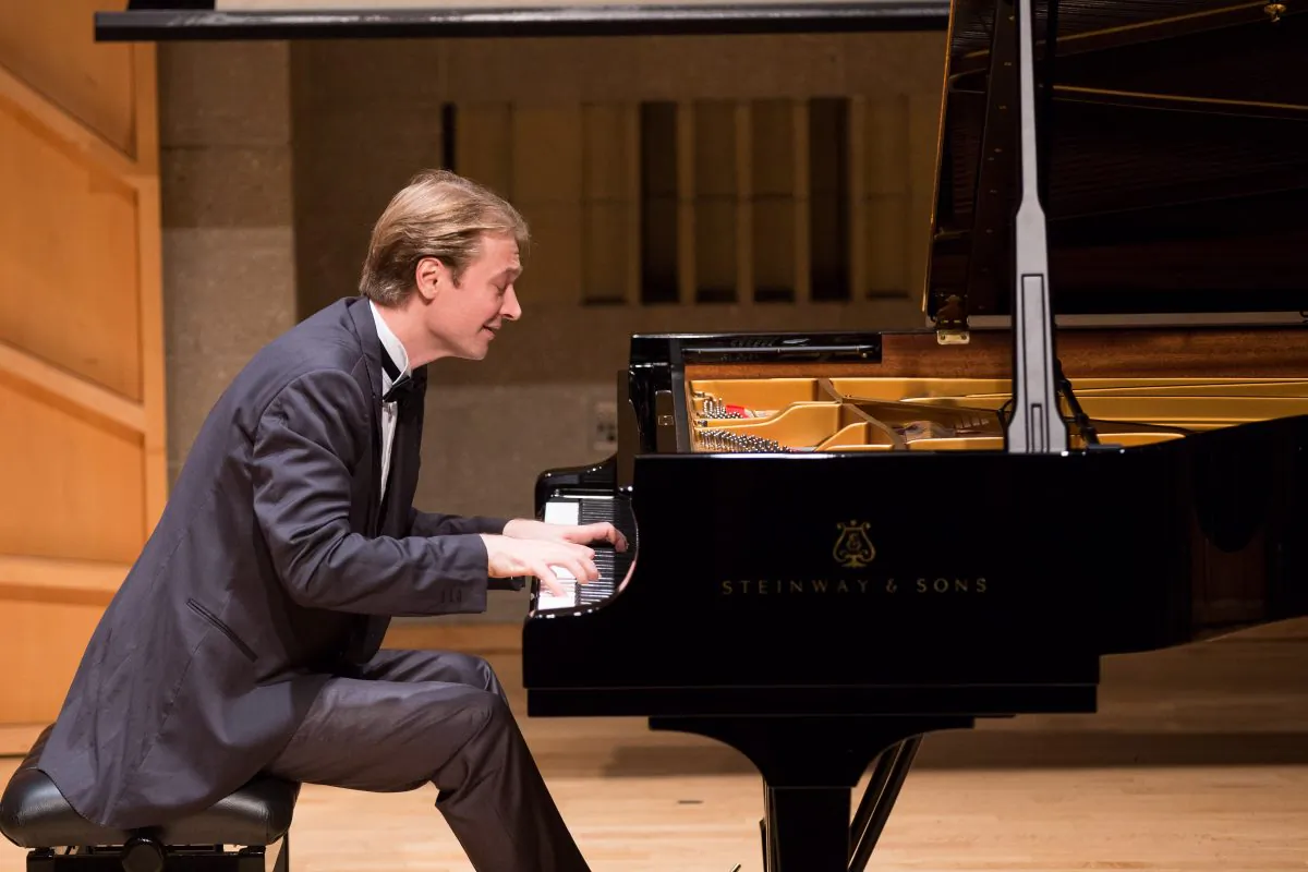 Dmitri Levkovich performs during the finals of the 2016 NTD International Piano Competition in New York on Oct. 2, 2016. (Larry Dai/NTD Television)