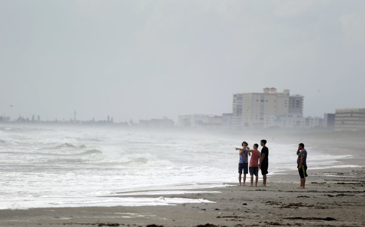 Hurricane Matthew Closes in on Florida With 140 Mph Winds