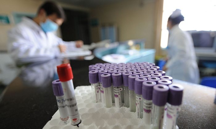 Chinese medical personnel prepare swine flu medicine at a hospital in Hefei in eastern China's Anhui province on November 25, 2009. (STR/AFP/Getty Images)
