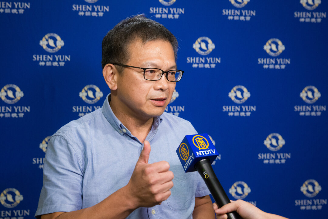 Liu Chih-yuan, general manager of Pacific Coast Feather Company, sees the first of two performances by Shen Yun Symphony Orchestra in Taipei on Oct. 3, 2016. (Chen Po-chou/Epoch Times)