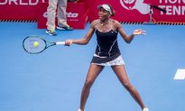 Venus Wows the Hong Kong Crowd
