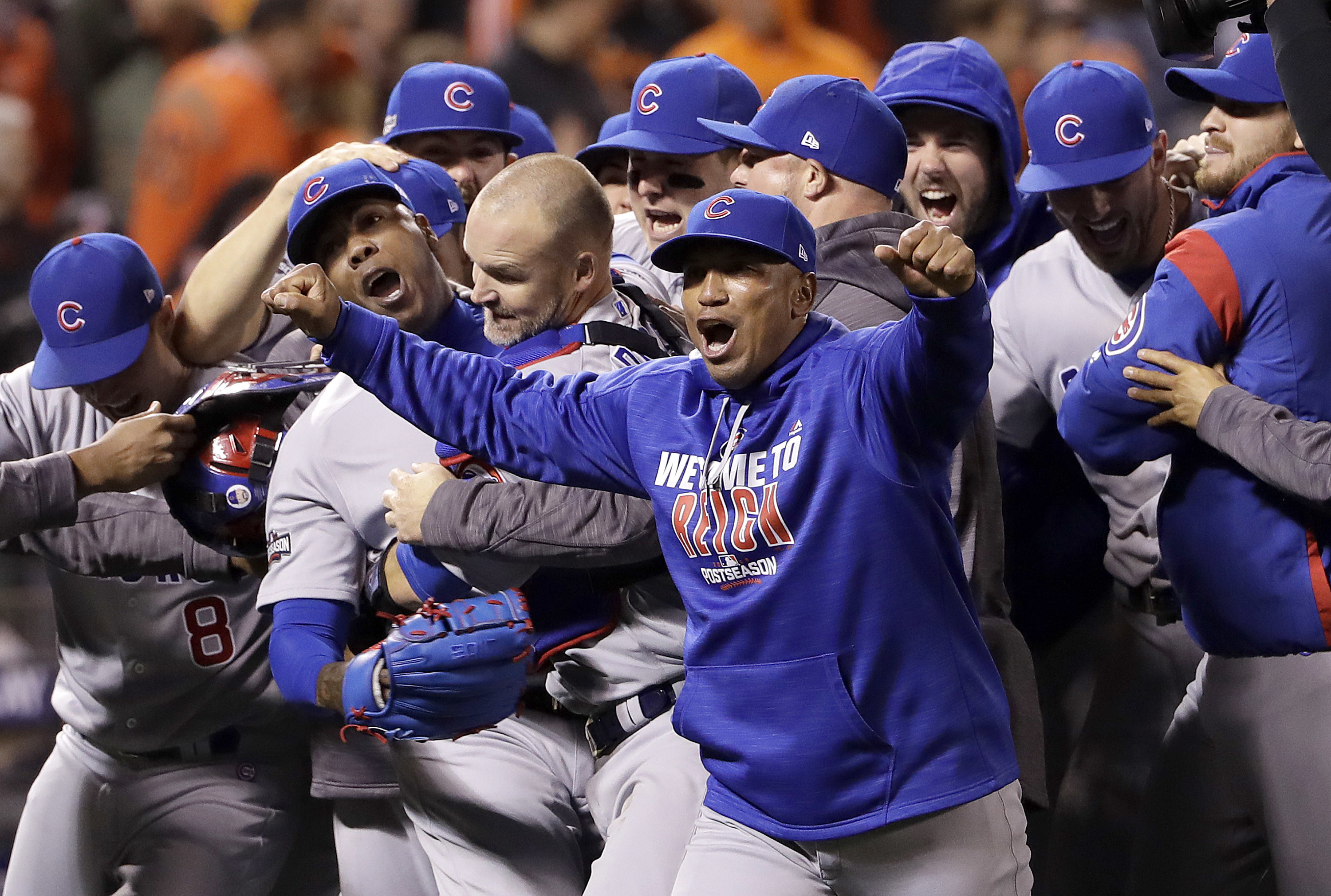 Cubs veteran catcher David Ross celebrates division title in Wrigleyville