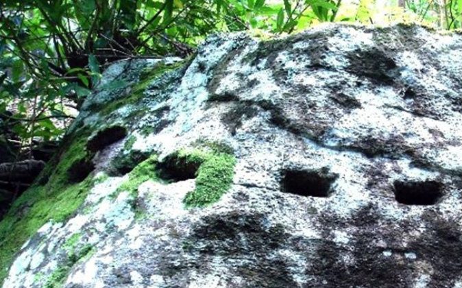 Mysterious marks found in rocks in the Azores archipelago, Portugal. (Courtesy of Antoneita Costa)