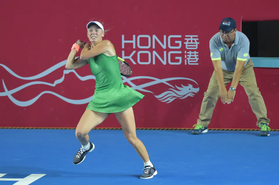 Caroline Wozniacki powers a shot down the line during her semi-final match against Jelena Jankovic in the Hong Kong Open 2016, on Saturday Oct 15, 2016. (Bill Cox/Epoch Time)