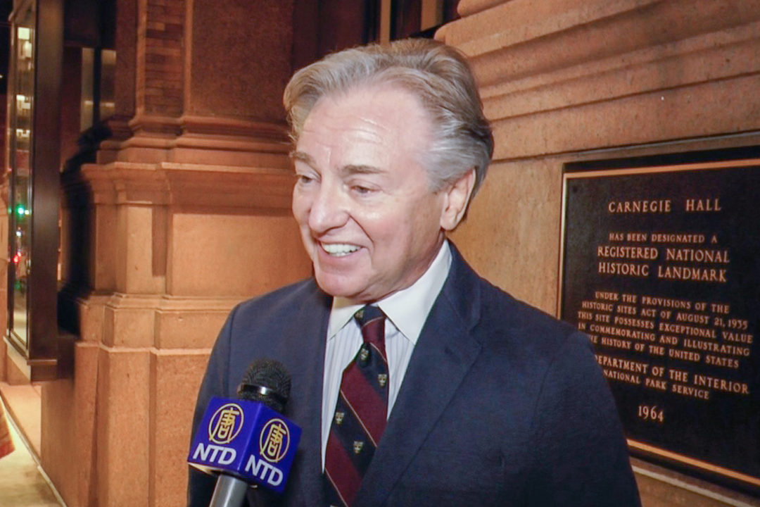 Renowned interior-designer Geoffrey Bradfield at the Shen Yun Symphony Orchestra performance at Carnegie Hall on Oct. 15, 2016. (NTD Television)