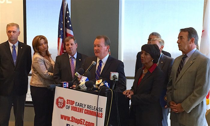 Los Angeles County Sheriff Jim McDonnell and District Attorney Jackie Lacey and other law enforcement officials and city leaders urge the public to vote no on Prop. 57 at a press conference in Los Angeles, Calif. on Oct. 20. (Sarah Le/Epoch Times)