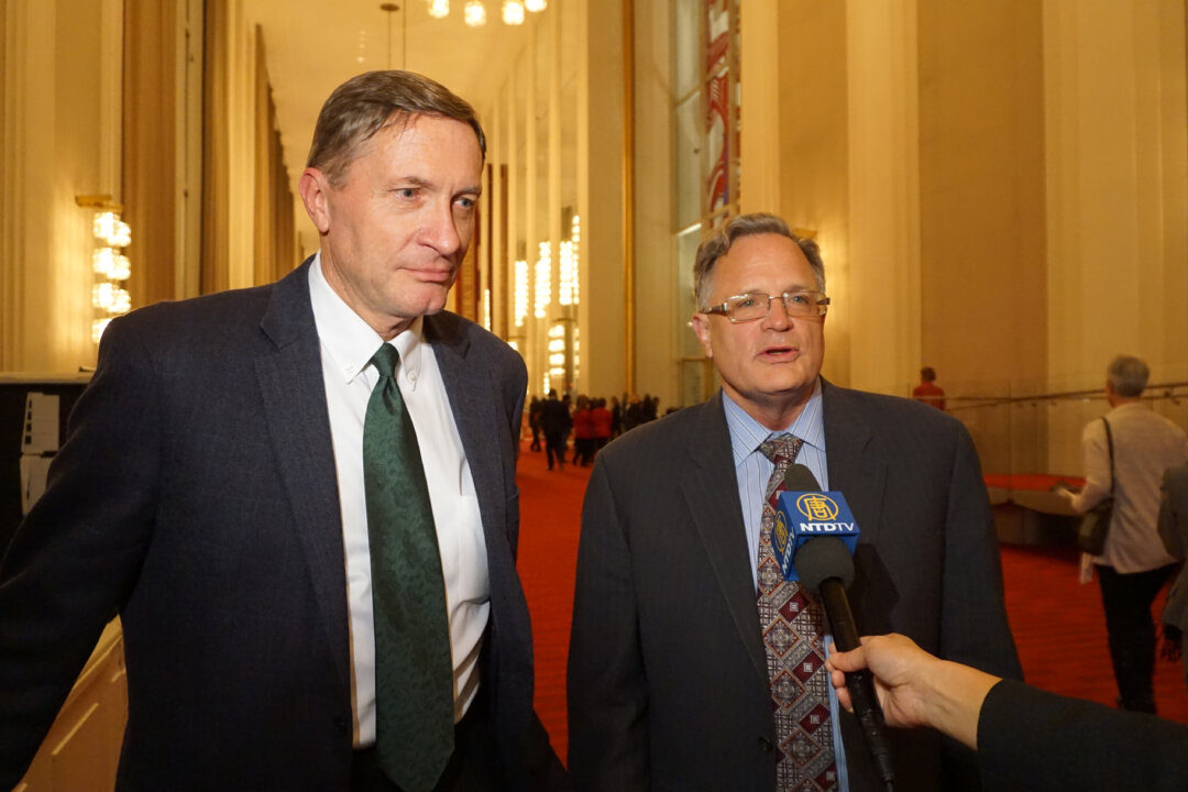 Gary Stradling (R) and Lowell Christensen at the Shen Yun Symphony Orchestra performance at The Kennedy Center Concert Hall on Oct. 26, 2016. (NTD Television)