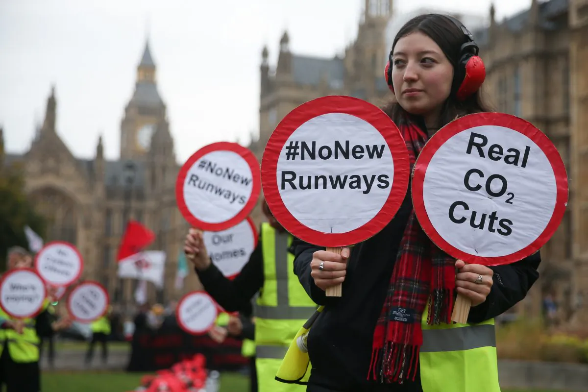 Protesters from Reclaim the Power and Plane Stupid against airport expansion take part in a demonstration outside the Houses of Parliament in London, UK, on October 25, 2016.
(DANIEL LEAL-OLIVAS/AFP/Getty Images)