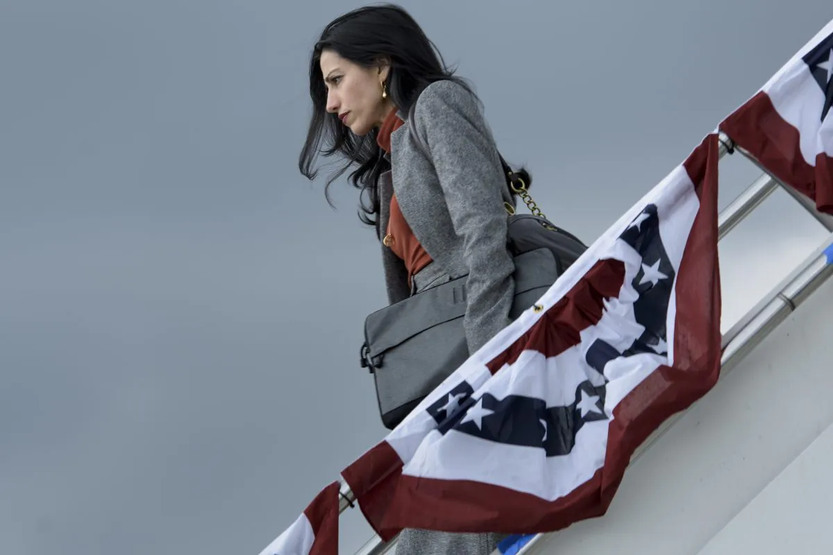 Huma Abedin follows Democratic presidential nominee Hillary Clinton as she arrives at Harrisburg International Airport Oct. 4, 2016 in Middletown, Pennsylvania. / AFP / Brendan Smialowski        (BRENDAN SMIALOWSKI/AFP/Getty Images)