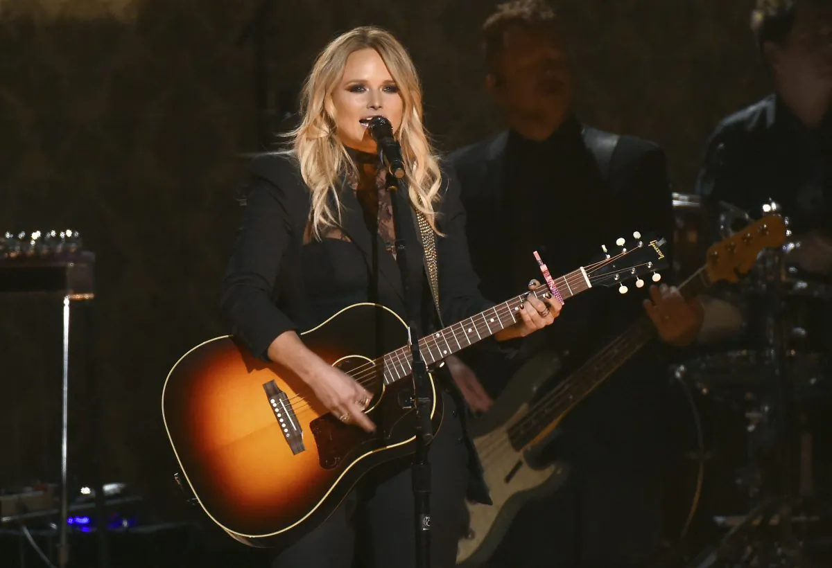 Miranda Lambert performs "Vice" at the 50th annual CMA Awards at the Bridgestone Arena in Nashville, Tenn., on Nov. 2, 2016. (Charles Sykes/Invision/AP)