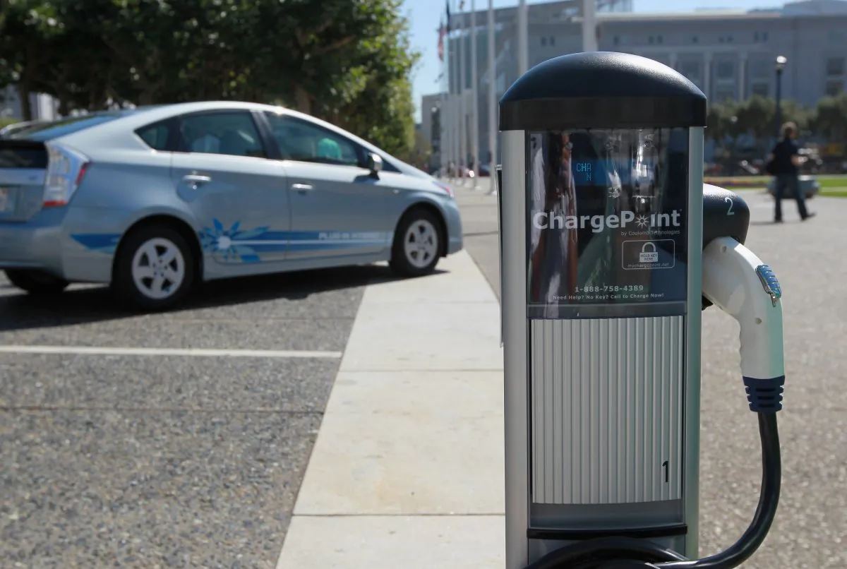 A new electric vehicle charging station is seen near San Francisco city hall Aug. 25, 2010 in San Francisco, California. (Justin Sullivan/Getty Images)