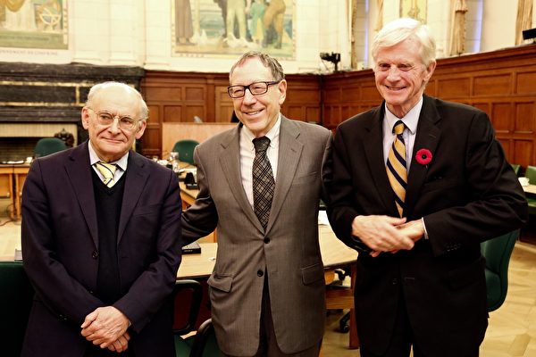 (L–R) International human rights lawyer David Matas, former justice minister Irwin Cotler, and former secretary of state for Asia-Pacific David Kilgour at the parliamentary international human rights subcommittee hearing in Ottawa on Nov. 3, 2016, where Matas and Kilgour provided a briefing on organ transplantation abuses in China. (Epoch Times)