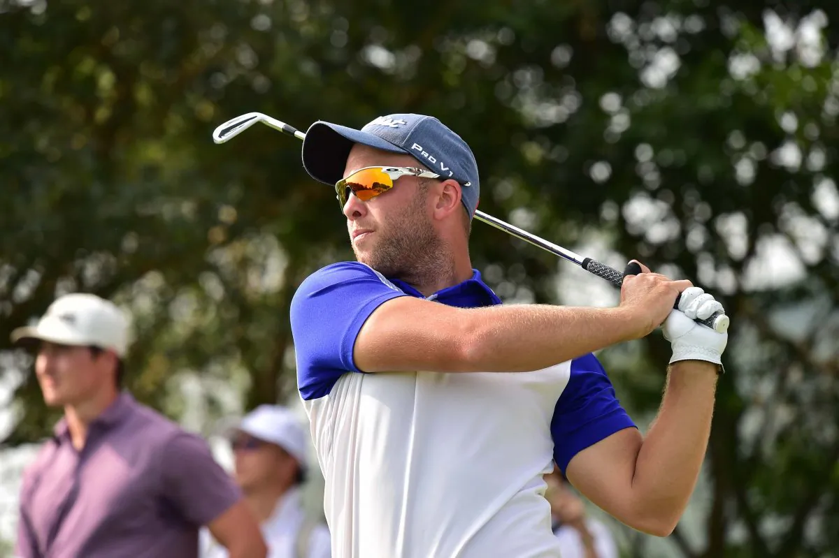 Daniel Nisbet winner of the PGA Tour China Series Clearwater Bay Open hits an iron off the 16th tee on the final day Sunday Nov 6, 2016. (Bill Cox/Epoch Times)