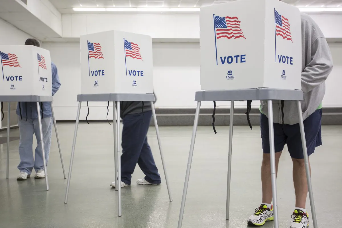 McCracken County residents vote at the Robert Cherry Civic Center in Paducah, Ky., on Nov. 8, 2016. (Ryan Hermens/The Paducah Sun via AP)