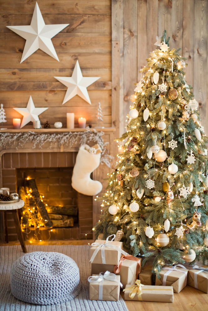 A wood wall is the perfect backdrop for this winter-themed holiday decor. (aprilante/Shutterstock)