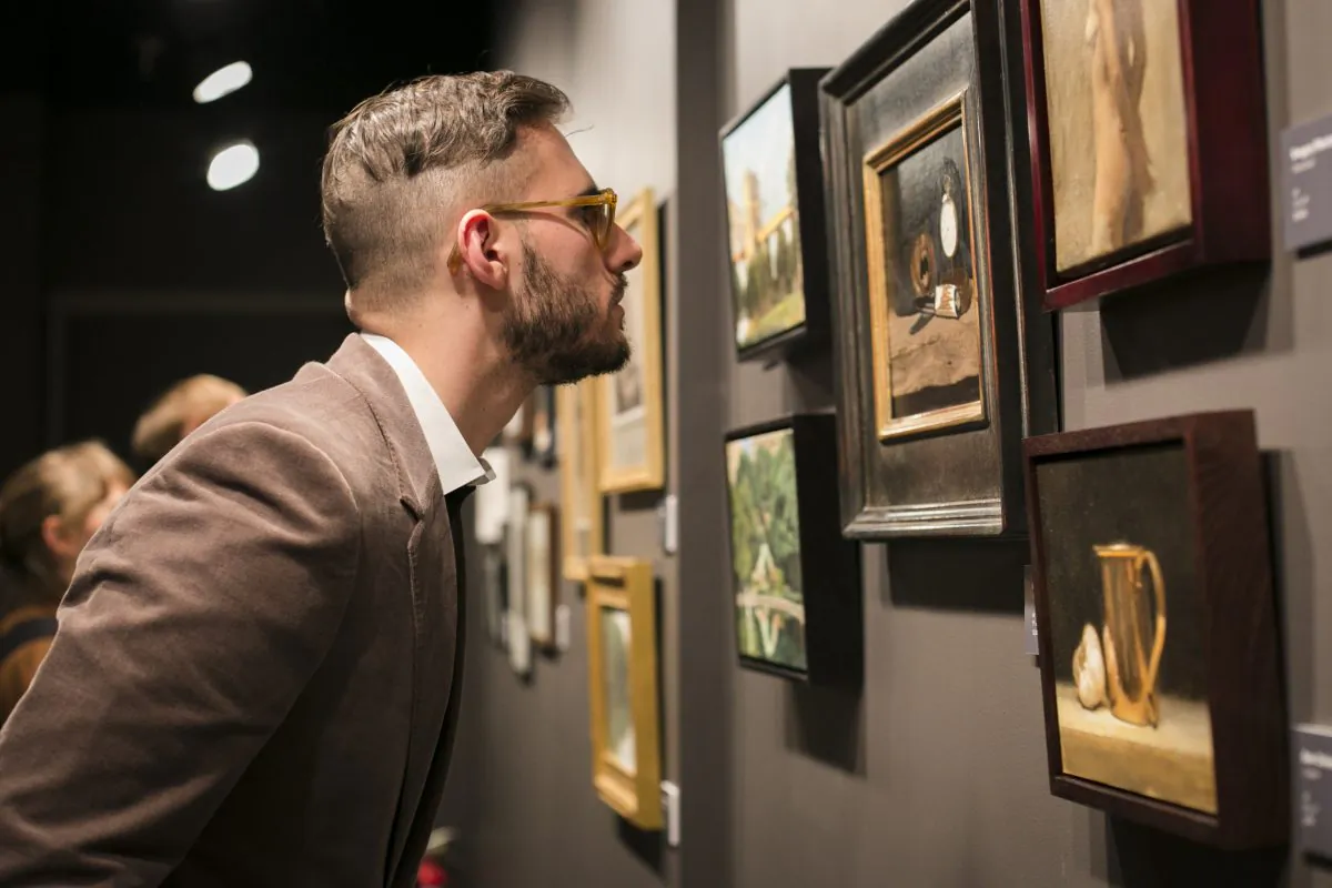 Opening of the "Wrap Me Up: Winter Small Works Show" at Eleventh Street Arts gallery in Long Island City, New York, on Nov. 17, 2016. (Samira Bouaou/Epoch Times)