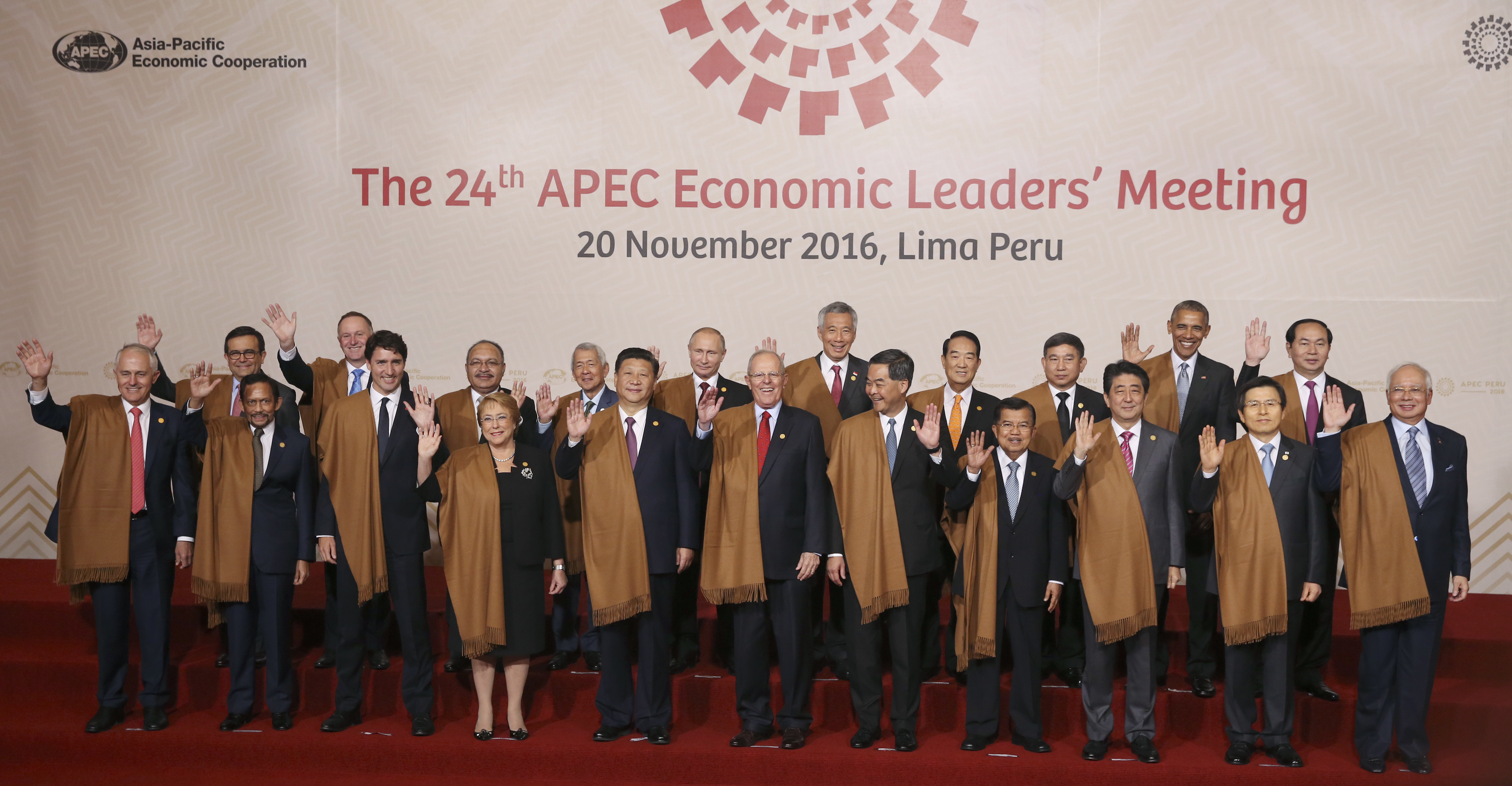 Leaders of Asia Pacific Economic Cooperation, APEC, wave during the group photo in Lima, Peru, on Nov. 20, 2016. (AP Photo/Martin Mejia)
