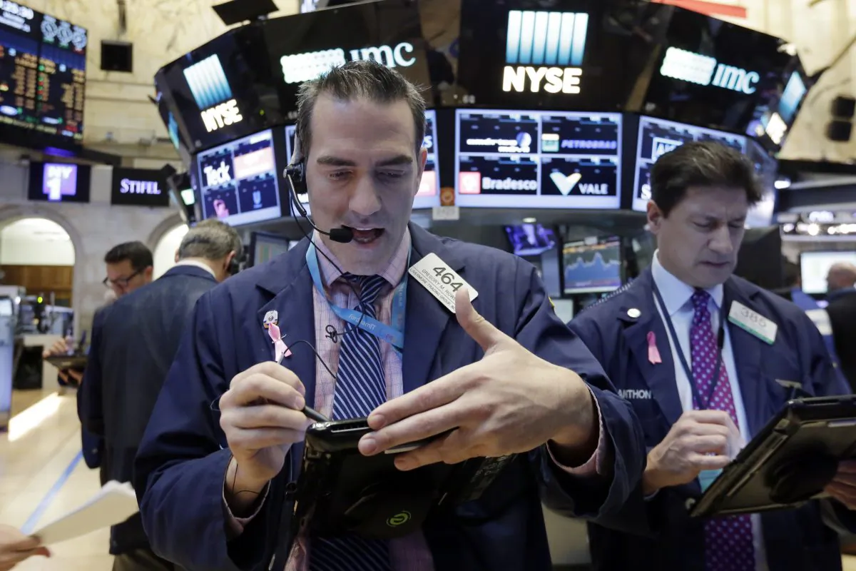 Trader Gregory Rowe, left, works on the floor of the New York Stock Exchange on Nov. 21, 2016. U.S. stocks are rising in early trading as the price of oil jumps and energy companies move higher, keeping indexes at record highs. (AP Photo/Richard Drew)