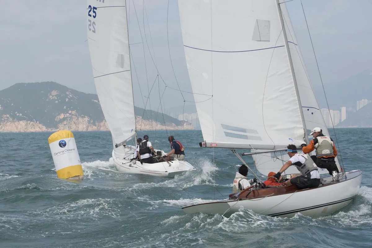 Championship winner Tam Nguyen in ‘Zephyr’ chases Andreas Brechbuhl in ‘Wyuna’ at the windward mark during championship race 7, on day 3 of the Dragon Class Championships 2016-17 off Lamma Island on Sunday Nov 20. (Bill Cox/Epoch Times)