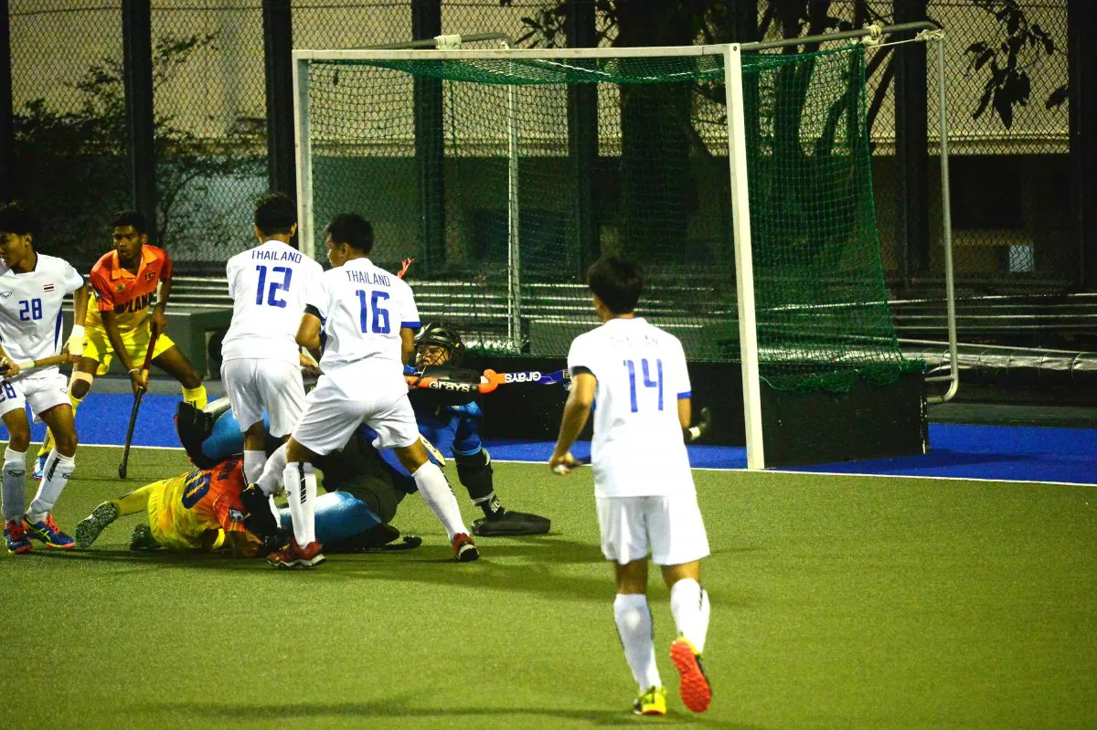 Much credit to Thailand as they repel one of the many Sri Lanka raids in a game ended in a 0-0 draw, in the AKF Cup at King’s Park on Thursday Nov 24, 2016. (Eddie So)