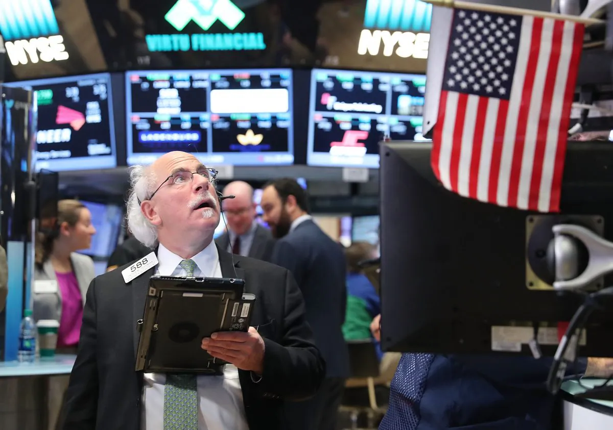 Traders work on the floor of the New York Stock Exchange (NYSE) on Nov. 1, 2016. (Spencer Platt/Getty Images)