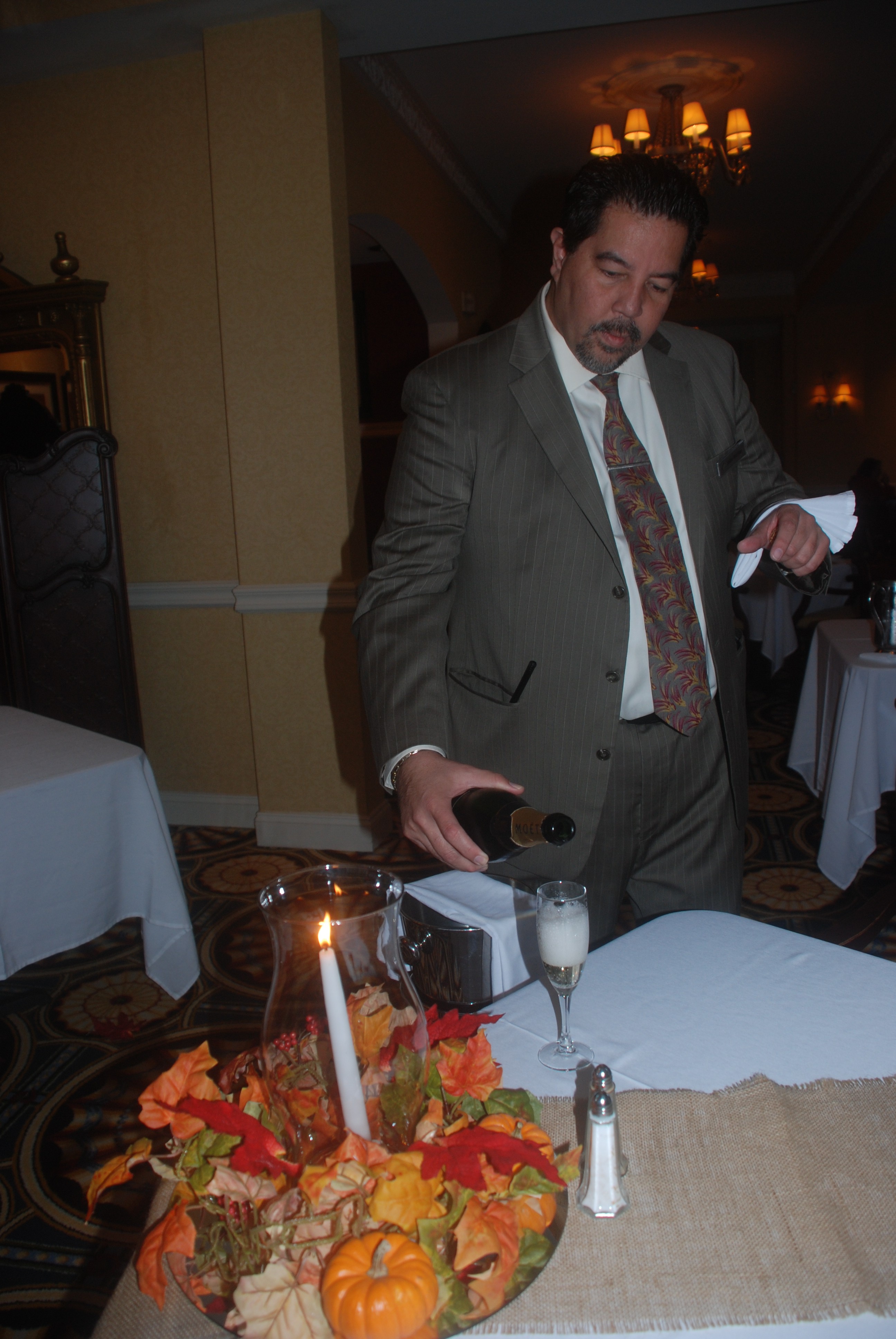Scene inside 1863 Restaurant at Wyndham Gettysburg. (John Christopher Fine)