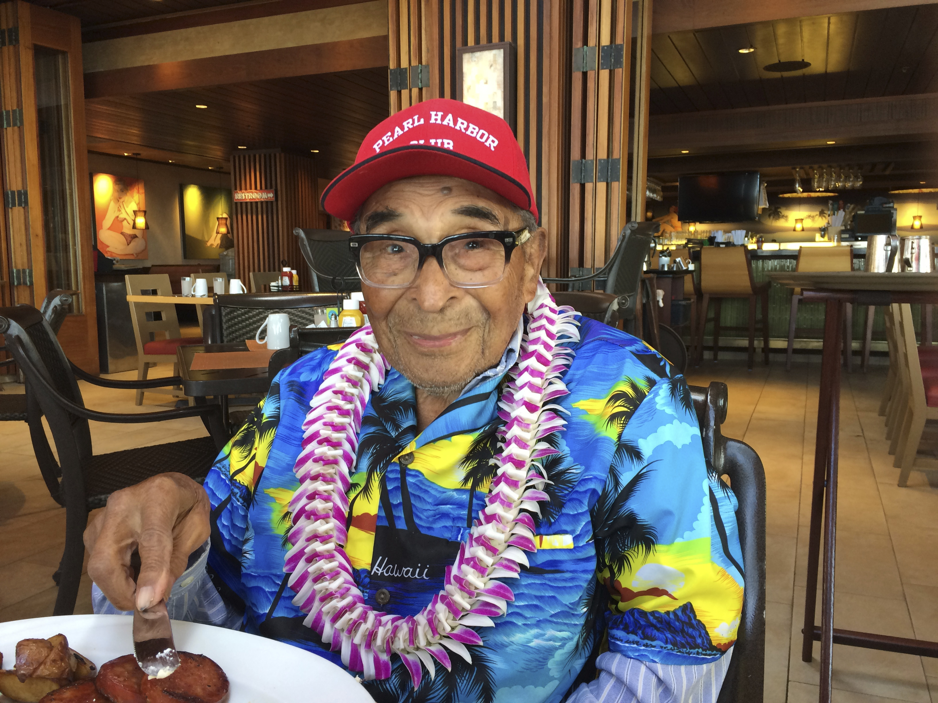 Ray Chavez, a Pearl Harbor survivor from Poway, Calif., pauses while eating breakfast in Honolulu on Dec. 5, 2016. (AP Photo/Audrey McAvoy)