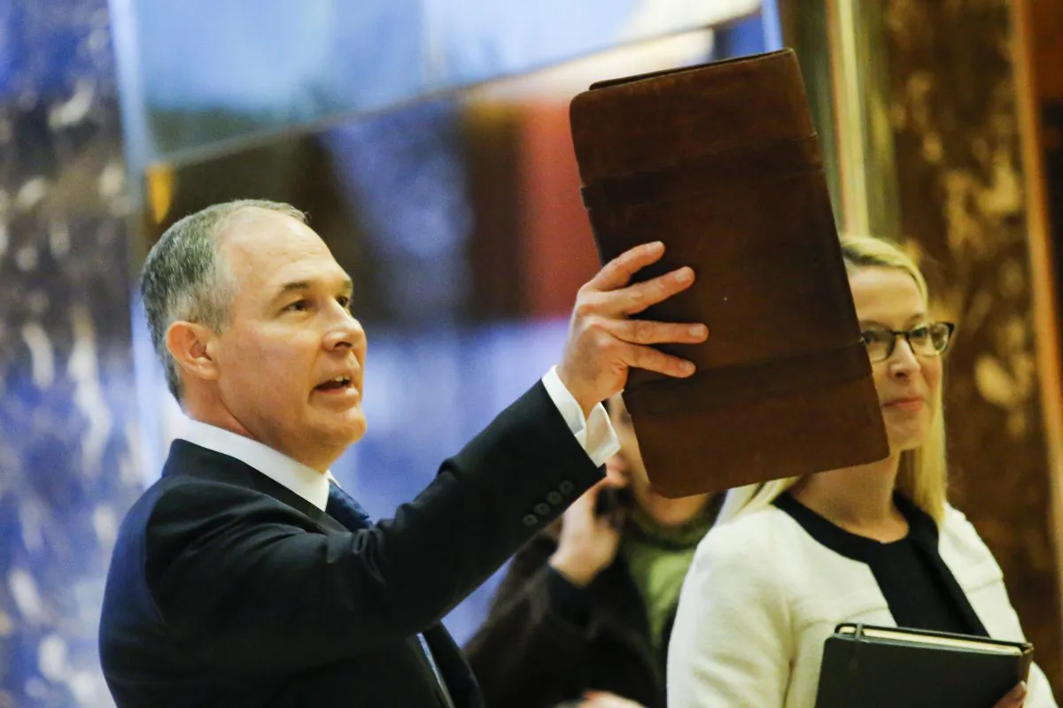 Oklahoma AG Scott Pruitt (L) arrives for meetings with President-elect Donald Trump at Trump Tower in New York on Nov. 28, 2016. (EDUARDO MUNOZ ALVAREZ/AFP/Getty Images)