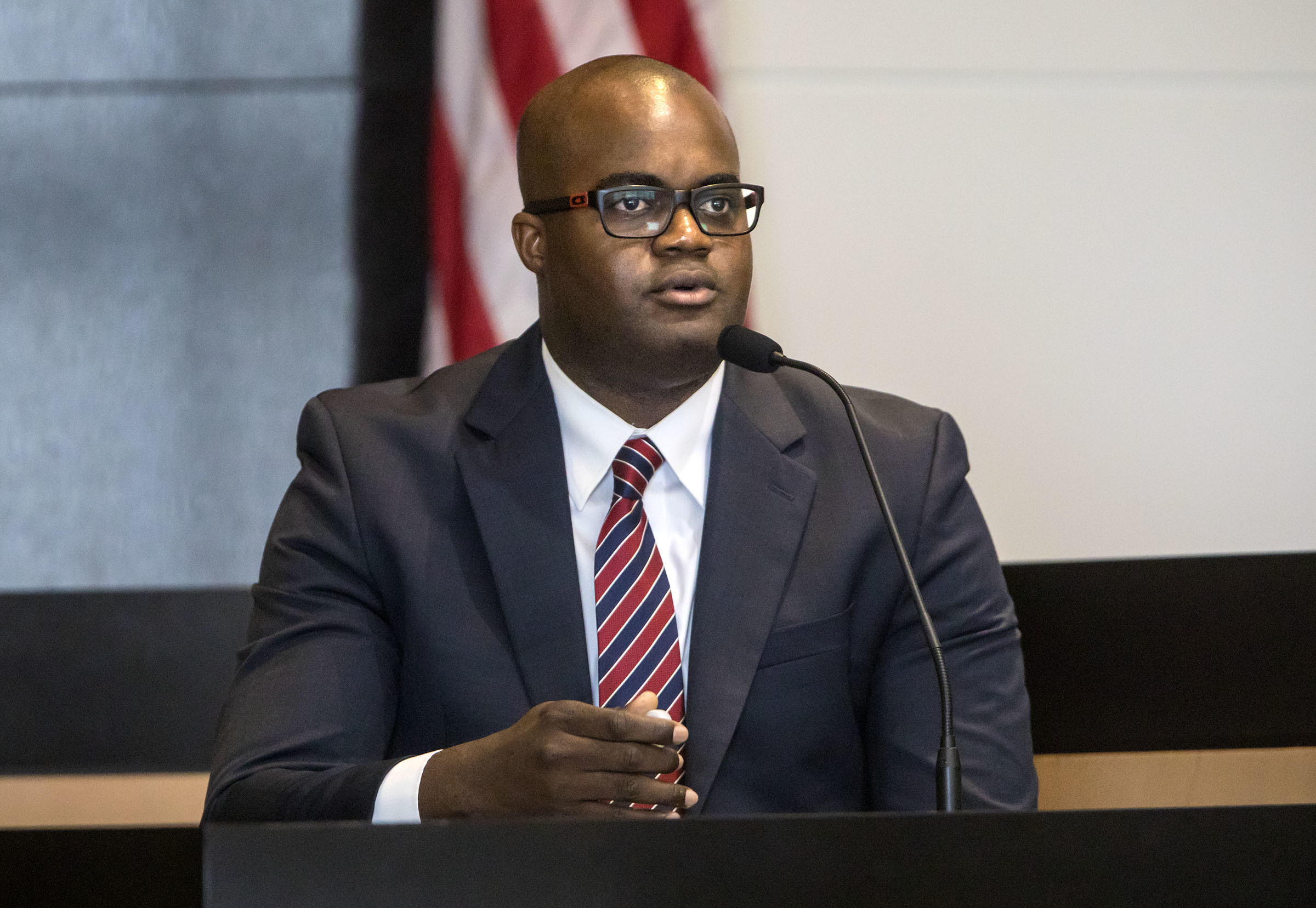Boynton Beach Detective Widy Jean, who posed undercover as a hit man, testifies during the second day of testimony in Dalia Dippolito's murder-for-hire retrial in West Palm Beach, Fla., on Dec. 8, 2016. (Lannis Waters /Palm Beach Post via AP, Pool)