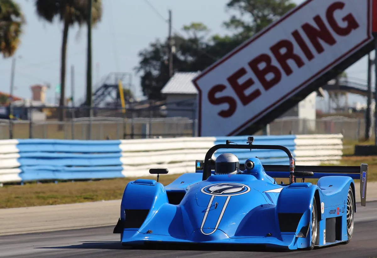 This could be Jeff Borghesi in a 1999 Lola B2K/40—the car and driver doesn’t appear on any of the entry or result sheets. (Chris Jasurek/Epoch Times)