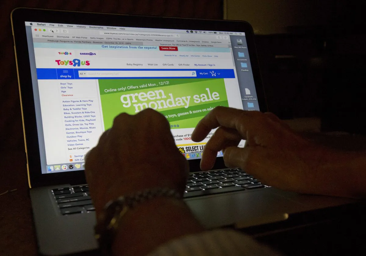 An online shopper searches different sites on Dec. 12, 2016. (AP Photo/Wilfredo Lee)