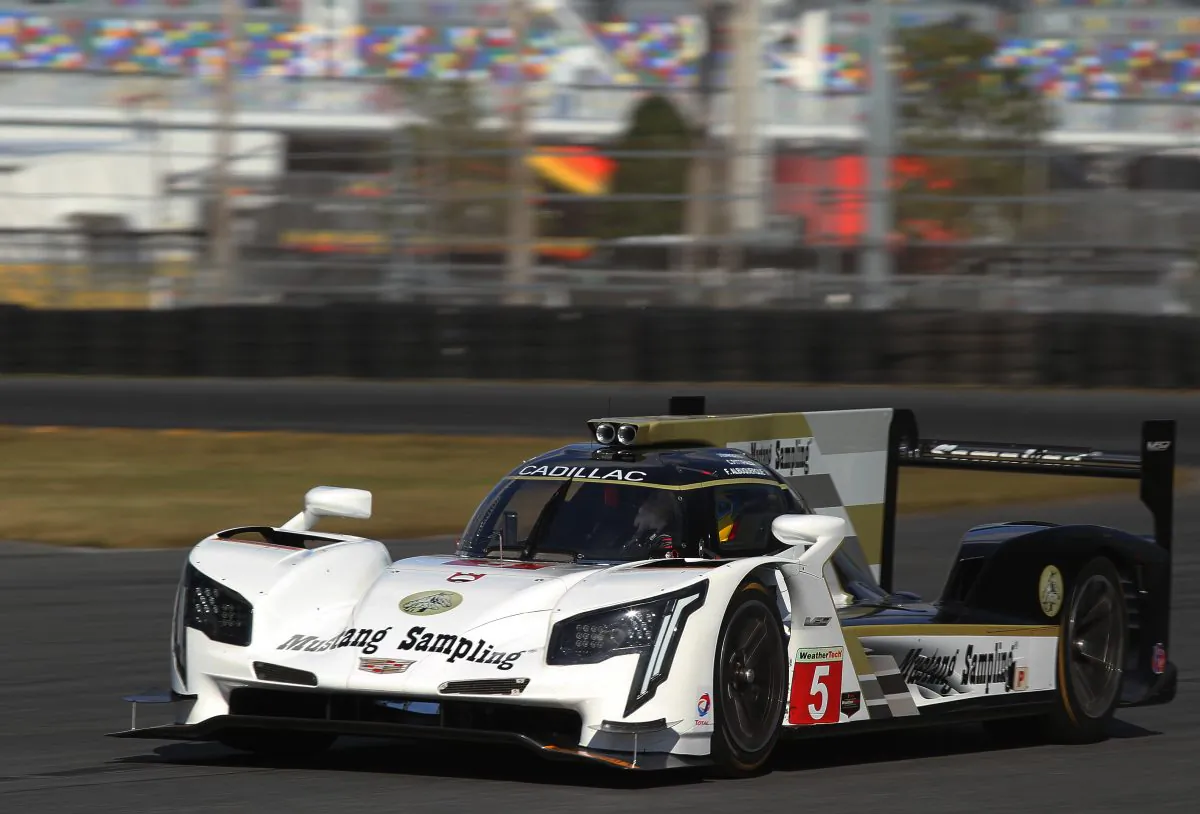 Joao Barbosa drives the #5 Action Express Racing Cadillac DPi-V.R. during IMSA’s WSC test at Daytona, Dec. 13, 2016. (Chris Jasurek/Epoch Times)