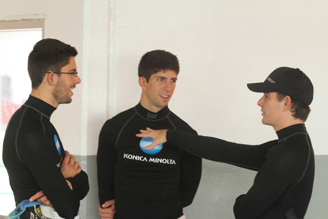 Jeff Gordon (R) has a wealth of racing stories to share with the Taylor brothers. (Chris Jasurek/Epoch Times)