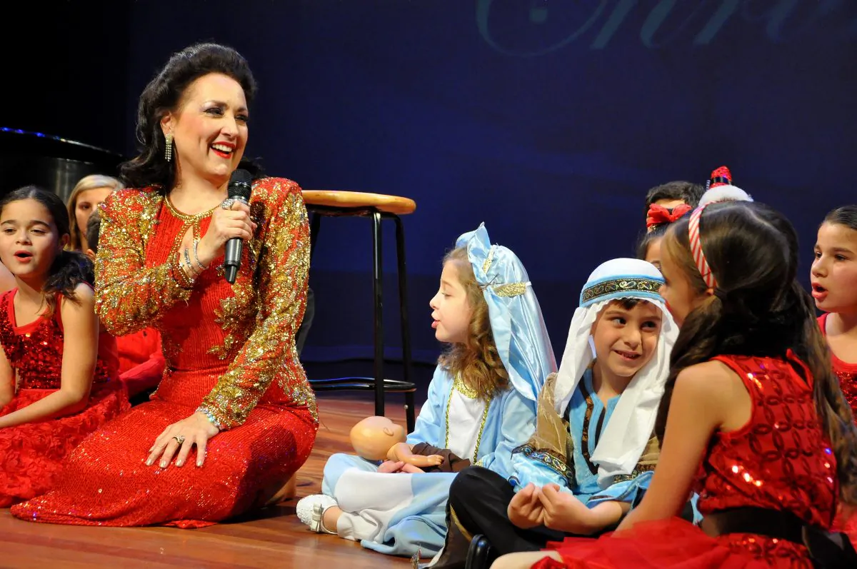 Cristina Fontanelli with the children, from the 12th Annual “Christmas in Italy” program. (Fontanelli Productions LLC)