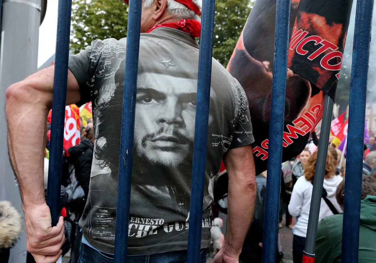 A protester wears a T-shirt with a portrait of Argentinian communist leader Ernesto "Che" Guevara during a protest in front of the Palais de Justice of Amiens on Oct. 19, 2016. (Francois Nascimben/AFP/Getty Images)